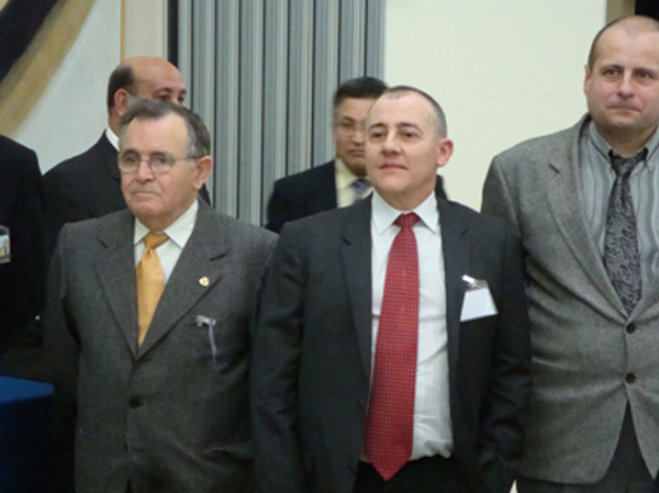 012a  ENTREGA BOTONES DE PLATA
