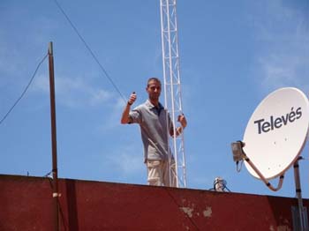 37 - MI COMPANERO DE TRABAJO DAVID CONTENTO POR LO BIEN QUE SE HA DESMONTADO LA TORRE