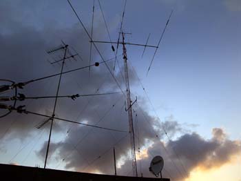 95 - Y CON ESTA FOTO DOY POR CONCLUIDO EL REPORTAJE DE ESTE MINI MONTAJE DE TORRETA COMPARANDOLO CON EL QUE TIENEN ALGUNOS COLEGAS DE RADIO